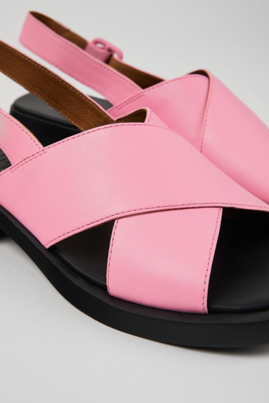 Camper Sandalias | Sandalia Con Tira Cruzada De Piel Rosa Para Mujer